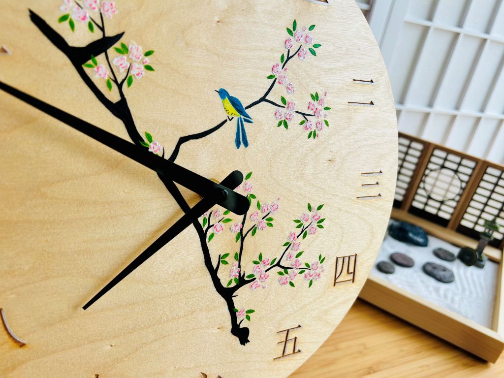 Luxusní dřevěné hodiny "Ptáček na sakuře" 29 cm