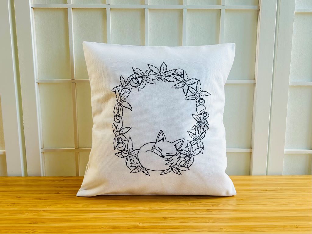 bílý polštář "ROZTOMILÁ ZVÍŘÁTKA" 25 x 25 cm různé motivy