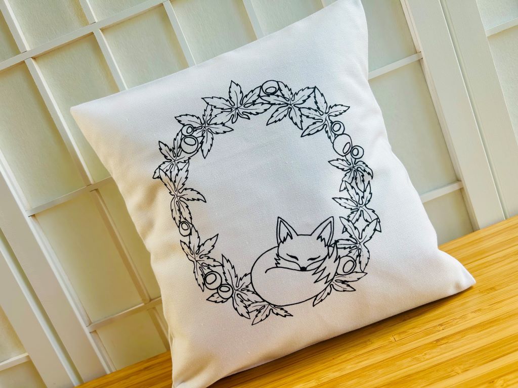 bílý polštář "ROZTOMILÁ ZVÍŘÁTKA" 25 x 25 cm různé motivy