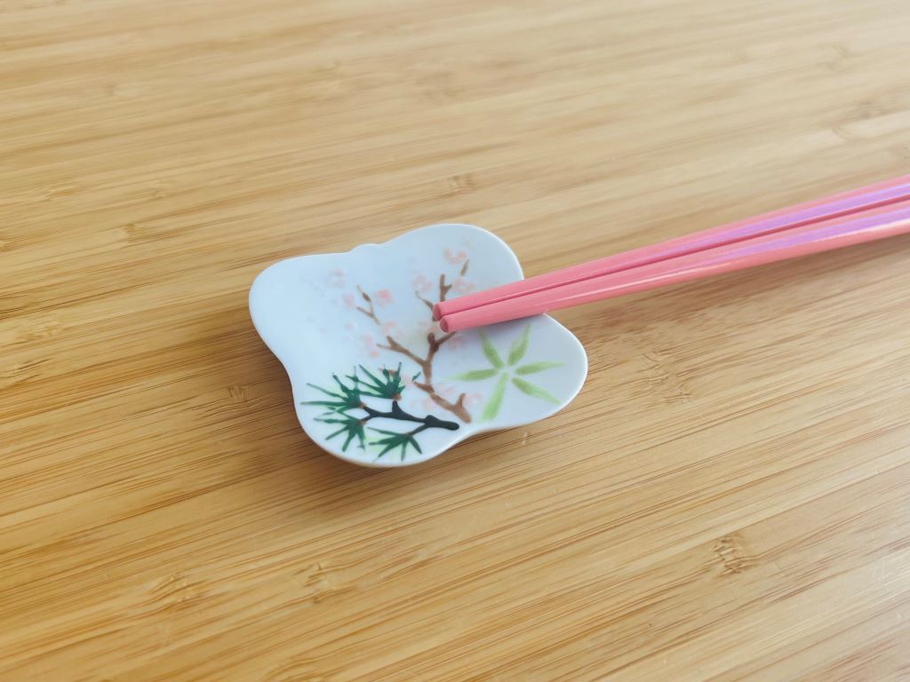chopstick rest square "Three Friends of Winter" 5.5x5.5 cm