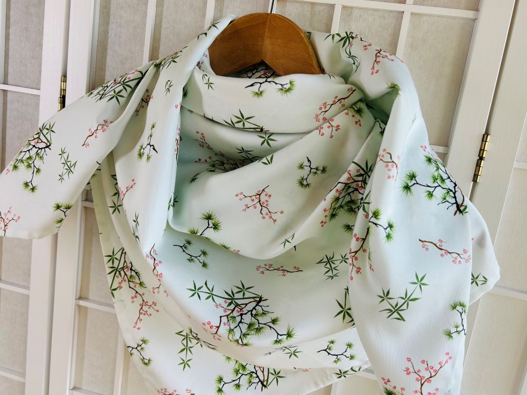 Large scarf "Three Friends of Winter" 100x100 cm