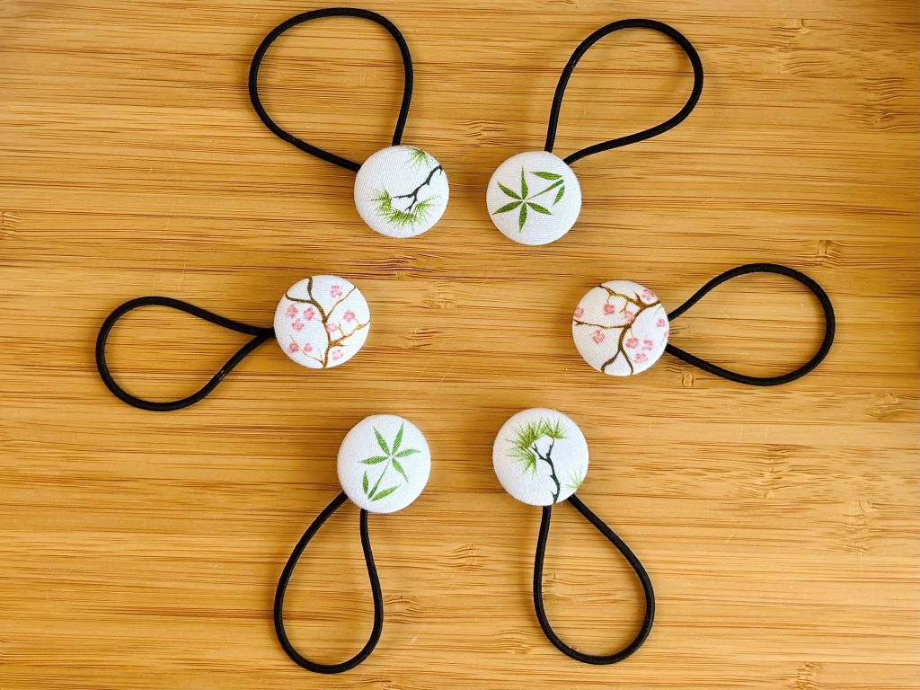"Three Winter Friends" small hair elastic