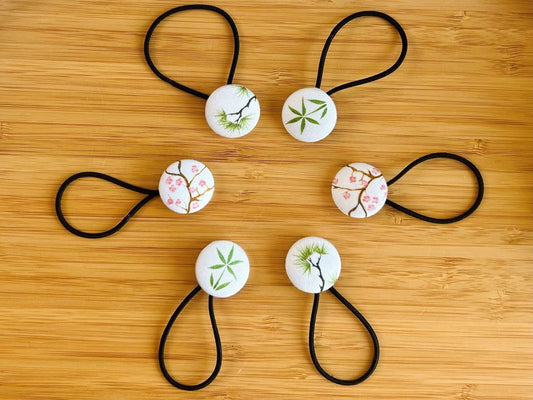 "Three Winter Friends" small hair elastic