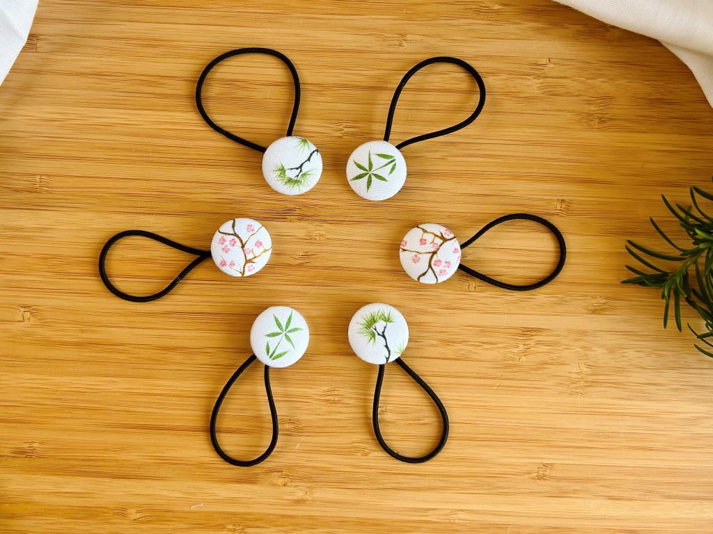 "Three Winter Friends" small hair elastic