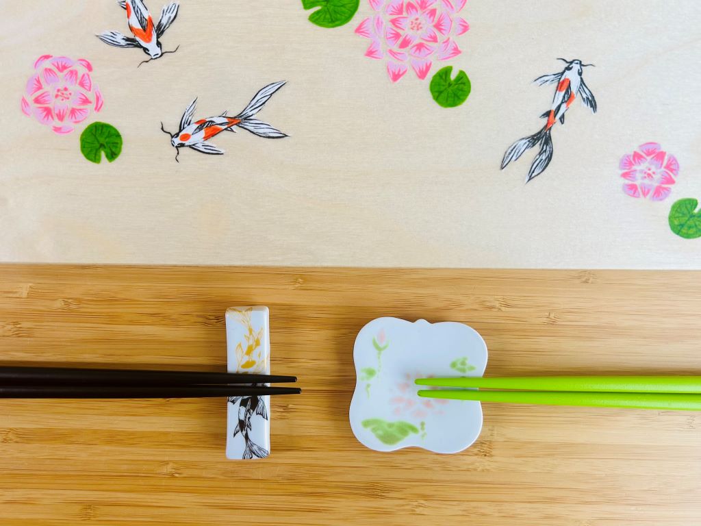 Geschenkset "Seejuwelen oder Koi-Karpfen mit Lotusblüten" für Essstäbchen und Ablagen