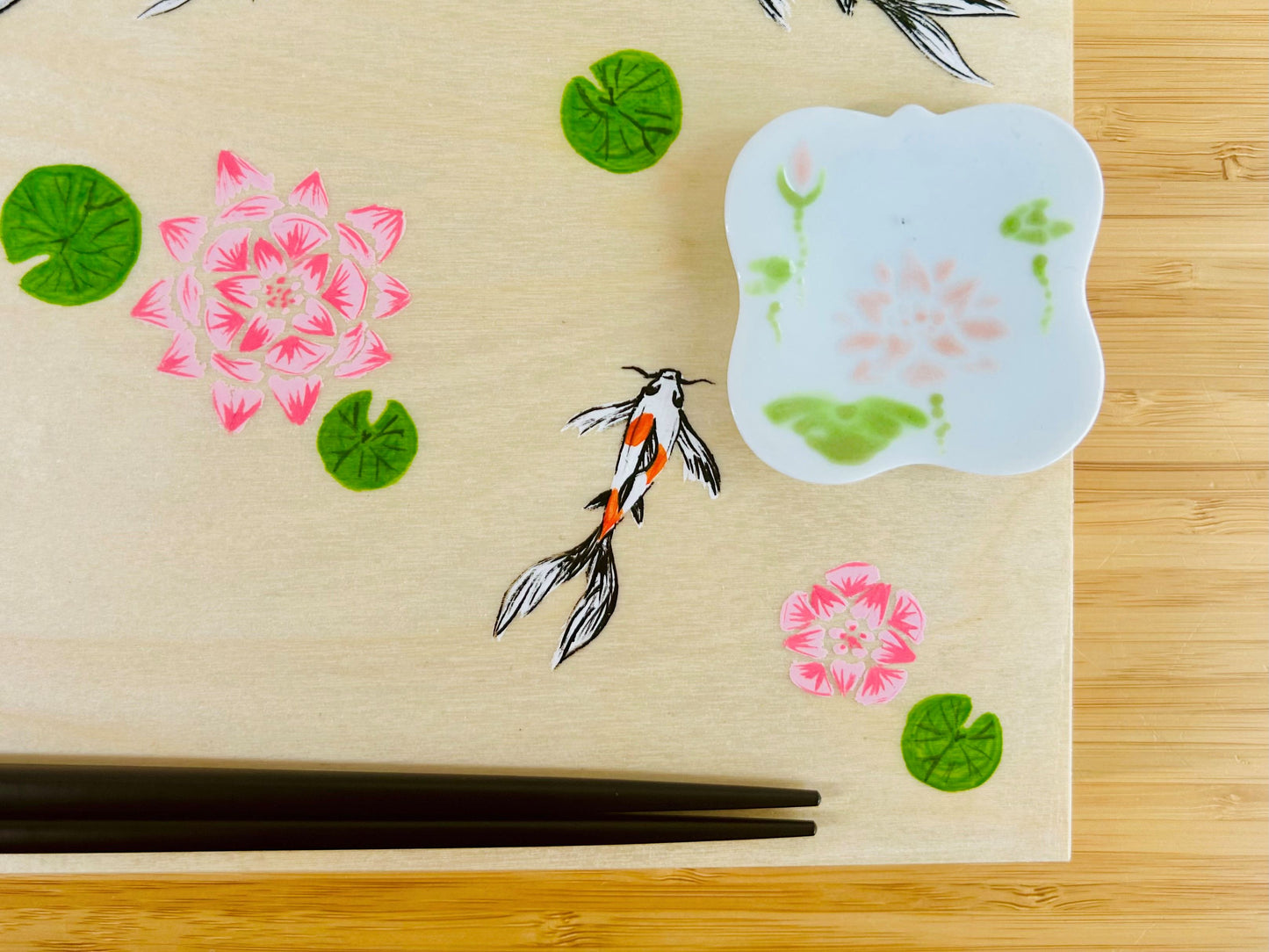 Geschenkset "Seejuwelen oder Koi-Karpfen mit Lotusblüten" für Essstäbchen und Ablagen