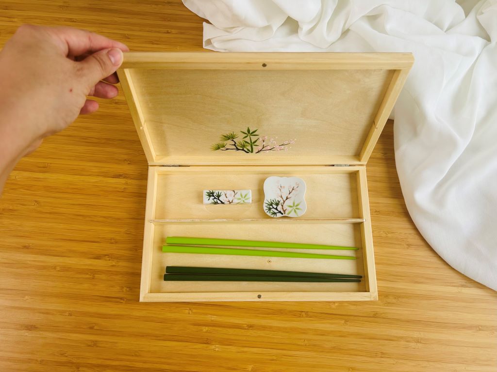 Gift set "Three Winter Friends" for chopsticks and rests