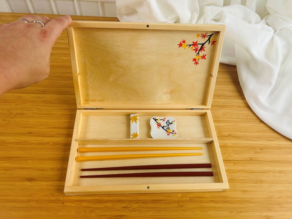 Geschenkset „Herbstabend“ für Essstäbchen und Stäbchenablagen