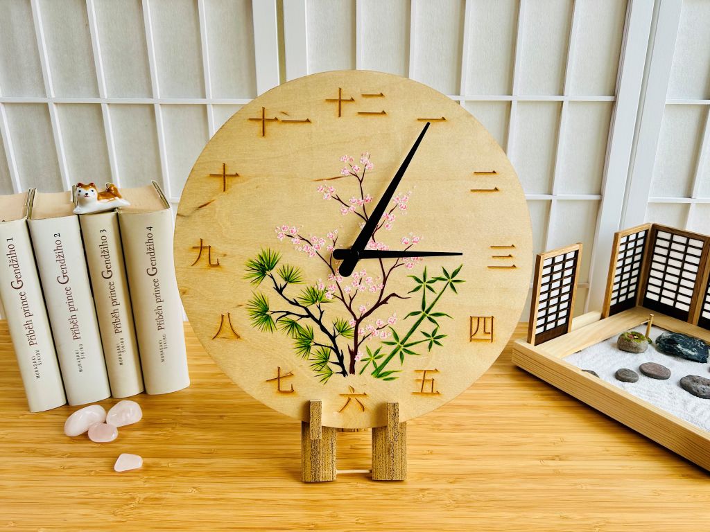 Luxusní dřevěné hodiny "Tři přátelé zimy" 29 cm