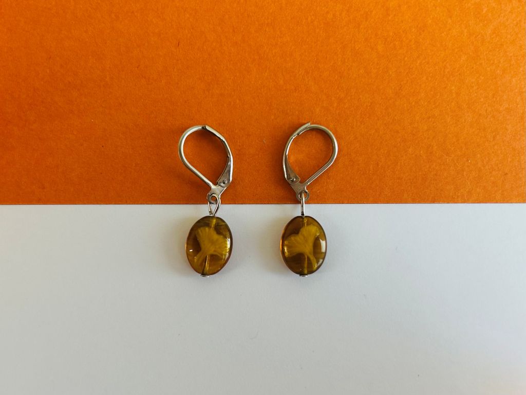 Kleine Glasohrringe „Ginkgoblätter“