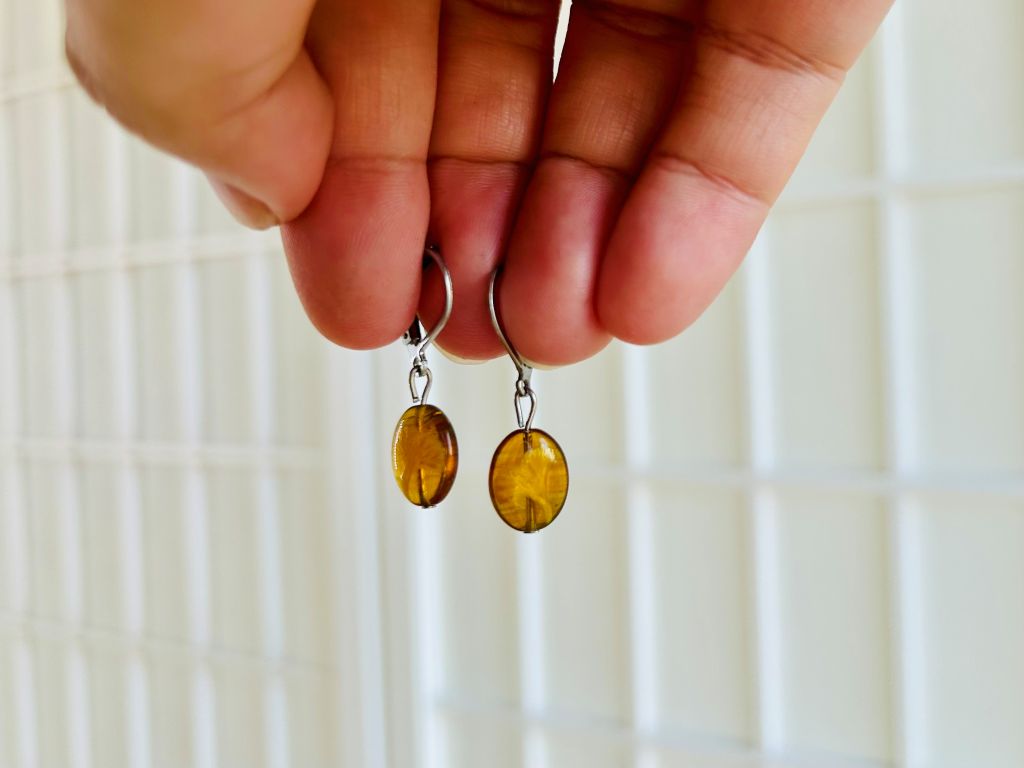 Kleine Glasohrringe „Ginkgoblätter“