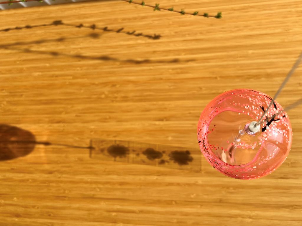 Růžová skleněná větrná zvonkohra fuurin "Ráno pod sakurou"