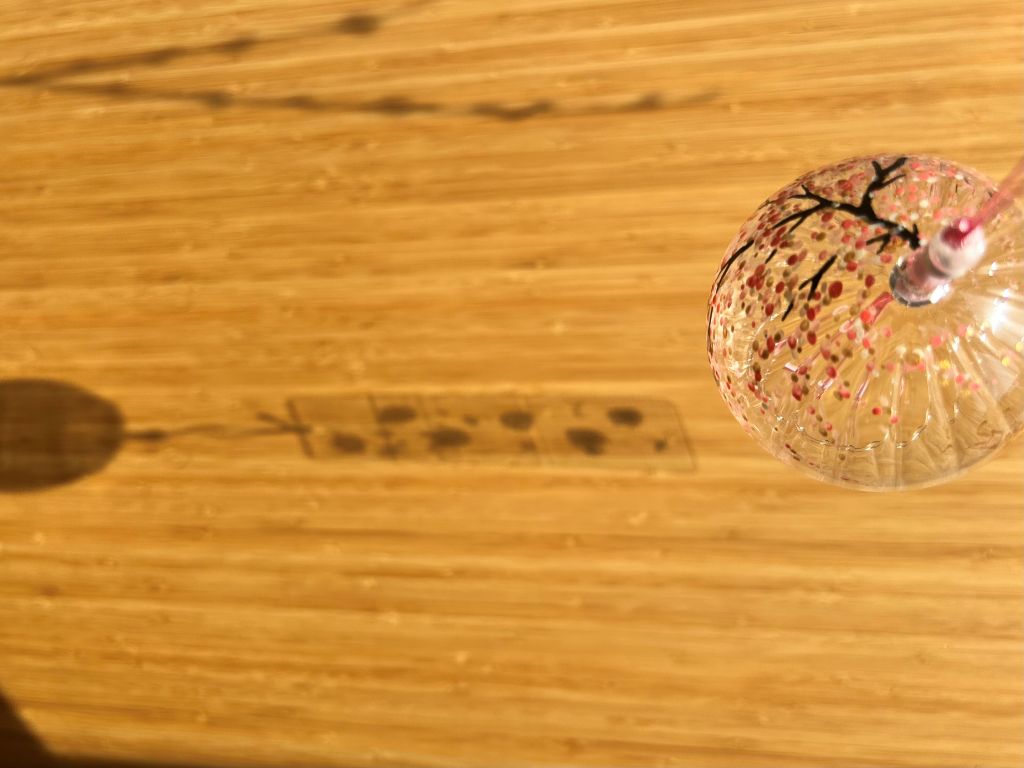 Skleněná větrná zvonkohra fuurin "Ráno pod sakurou" vlnkovaná